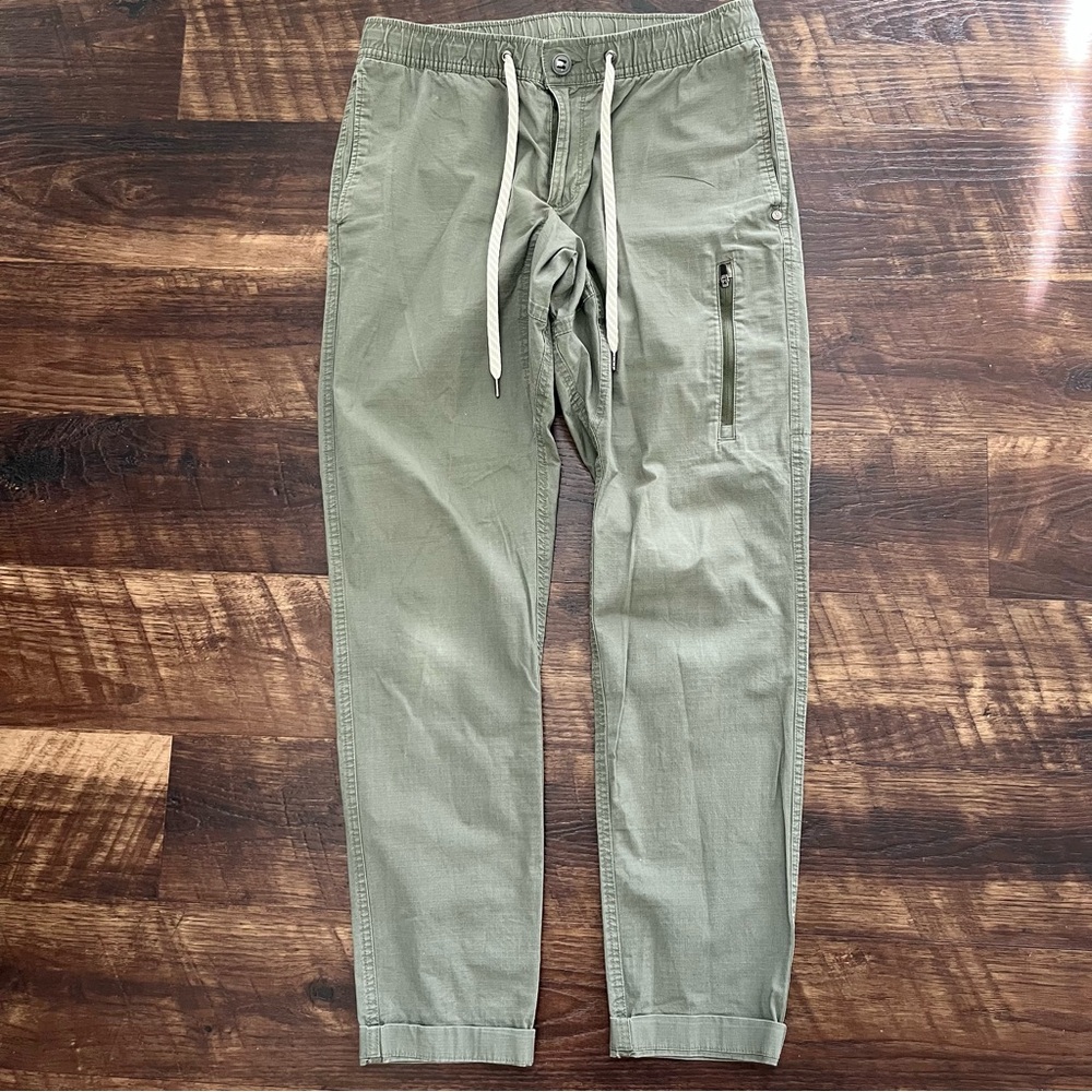 Vuori V412 Ripstop outdoor light green athletic hiking pants medium